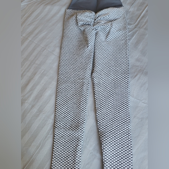 NWOT Size S TikTok Viral Booty Scrunch Leggings - Picture 4 of 6